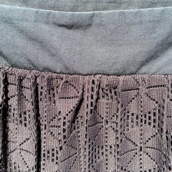 H&M Black Lace-Look Overlay Dress Women's Size 10 - Picture 4 of 6